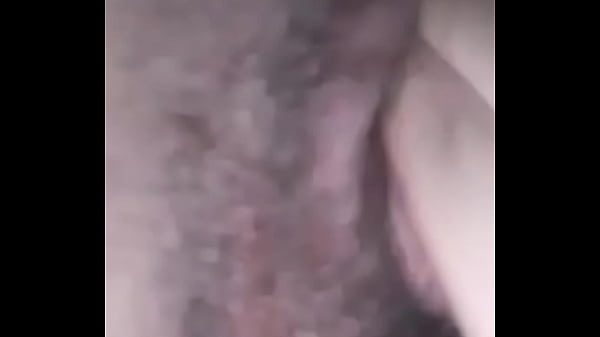 La puta se mete los dedos