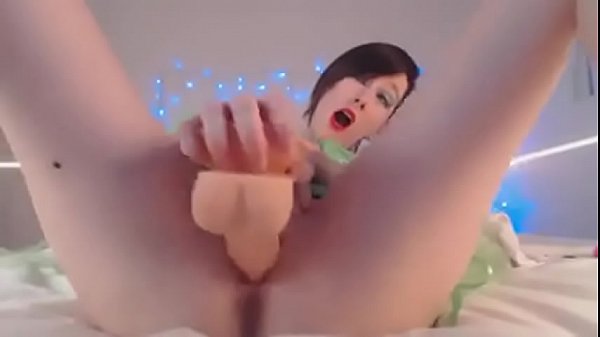 Sexiest webcam girl ever uses her pink dildo and cums 