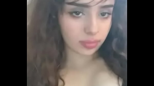 Girl Shows Everyone Her Body thumbnail