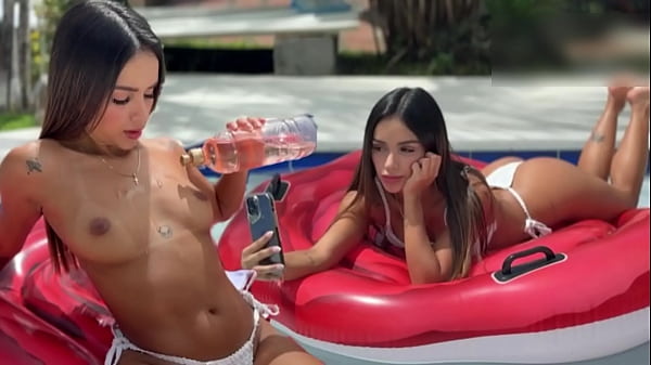 Disfrutando De Un D&iacute;a Soleado Desnuda, Me Encanta Que Me Vean! thumbnail