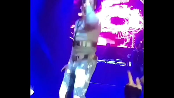 Watch me whip, watch me nae nae, watch my dick, flip, it don't stink stink 