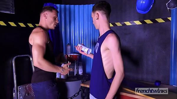 Play MP4 - Apprentice fucked by his boss