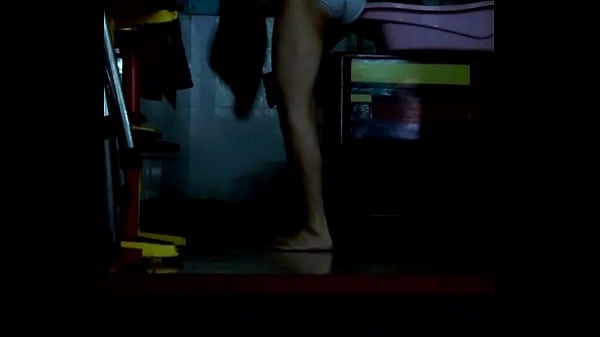 Trai thẳng thay đồ trong ph&ograve_ng gym 1