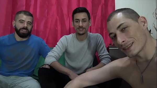 beua mec de paris dos&eacute; pour Crunchboy par un rebeu avec une grosse queue 