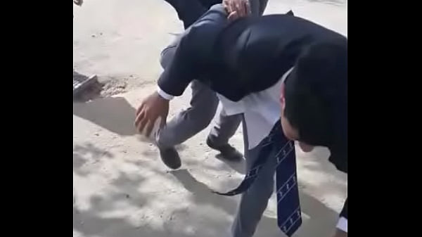 Negro follafo sin su condicion, pero lo goza en sin compasi&oacute;n aparente al menos ese demuestra. HILDA POTO LOCO 