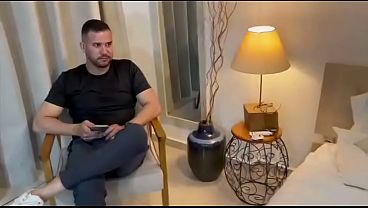 Comeu a cunhada na frente do marido e o corno manso nem percebeu impossivel de acreditar gostosa rabuda fode com o cunhado e o marido corno nao percebe 