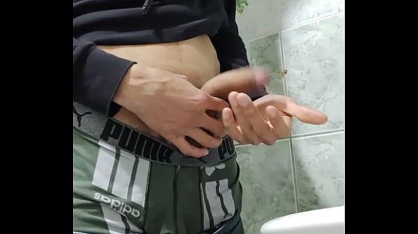 Play MP4 - Big and rich cock gives a good cumshot