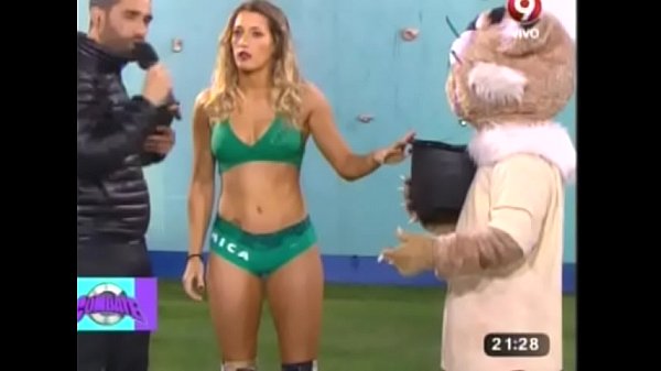 FLOR VIGNA y MICAELLA VICCICONTEcalentando Combate