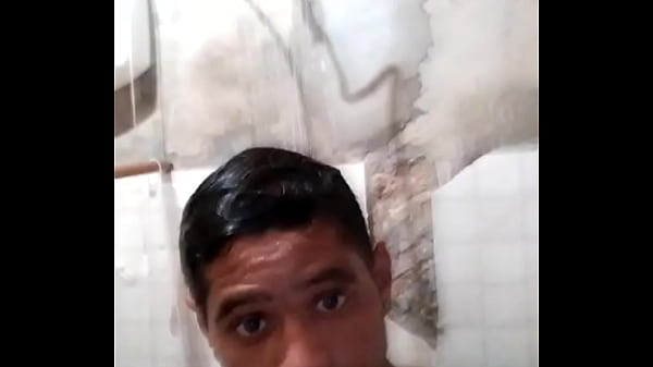 Eu batendo uma no banho...