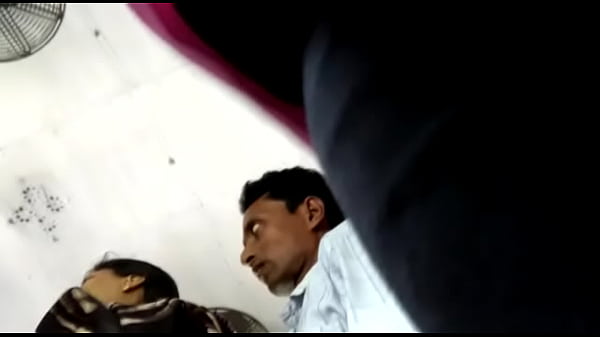 Pussyline ofa teen_in blackleggings