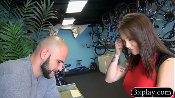 Nonton Big Juggs Babe Gets Pounded For Money thumbnail