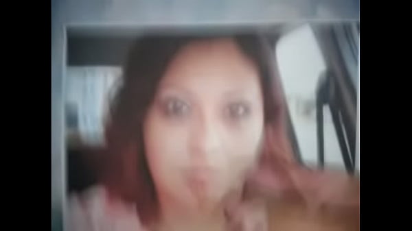 Play MP4 - aventandole leche sobre la cara de la contadora angela