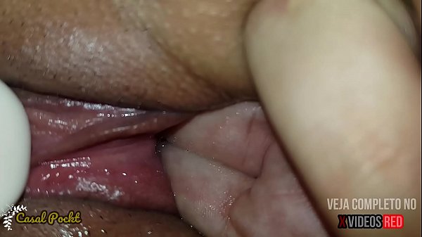 Namorada se masturba e fica toda molhada