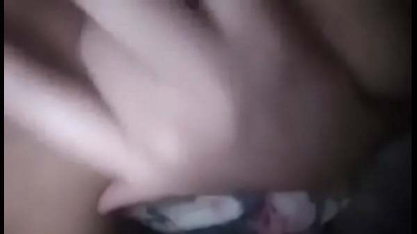 Se metendo o dedo pra seu namorado 