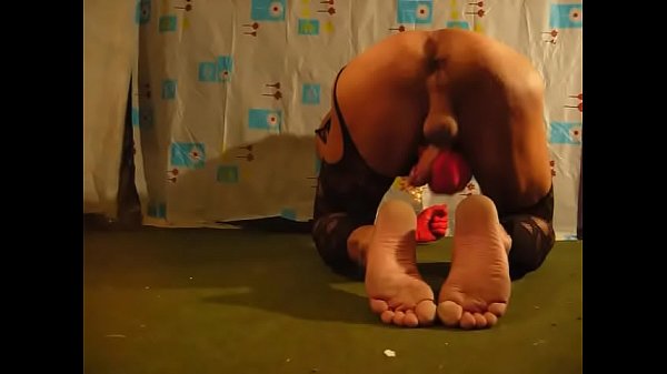 Play MP4 - cream on feet