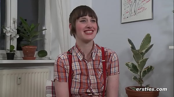 Play MP4 - Marlin Rides a Suction Cup Dildo