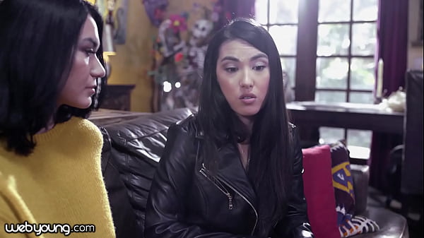 Play MP4 - WebYoung My First Lesbian Experience With My Best Friend's Stepsister