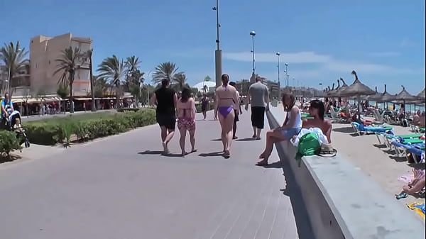 Nonton Hooked Up On The Beach And Fucked At Home thumbnail