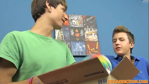 Lollipop twinks make out and anal fuck 