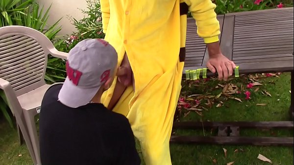 Il Se Fait Baiser Par Son Pote Deguis&eacute; En Pokemon Lol thumbnail