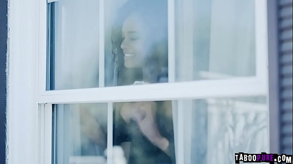 Horny teen Scarlit Scandal seduces the delivery guy and_wants him to fuck her