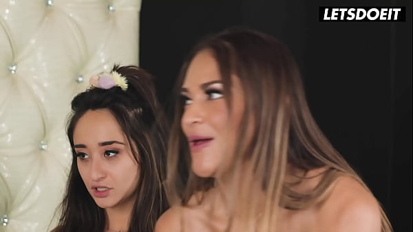 Isabella nice scarlett sage & gizelle blanco lesbian fun between roommates a girl knows