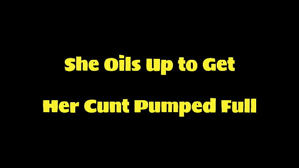 Nonton She Oils Up To Get Her Cunt Pumped thumbnail