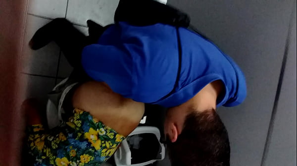 Flagra de banheiro-Fodendo antes de ir trampo 