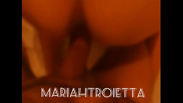 Mariah doggystyle schizzi di sborra sulle chiappe 