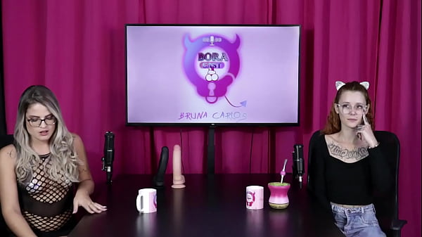 Play MP4 - Duas safadas se beijam e ficam peladas&comma; mostrando os peitos e a buceta - Dracaryssg &lpar;SHEER&sol;RED&rpar;