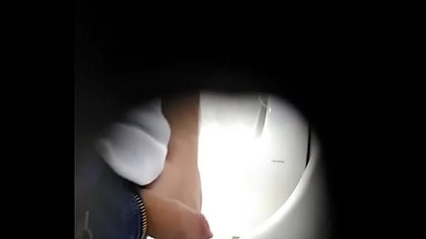 Play MP4 - SPYING MEN PISSING - DELICIOUS BLOND GUY