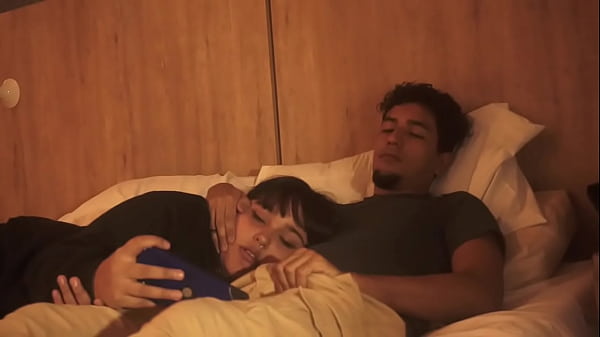 Mirando La Pelicula Con Mi Hermanastro Y Sin Querer Me Trague Su Pene (casi Nos Descubren) thumbnail