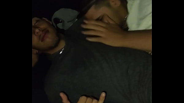 Novinhos fodendo no sof&aacute_