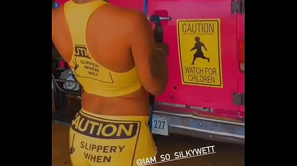 Nonton Ebony Chick Twerking thumbnail