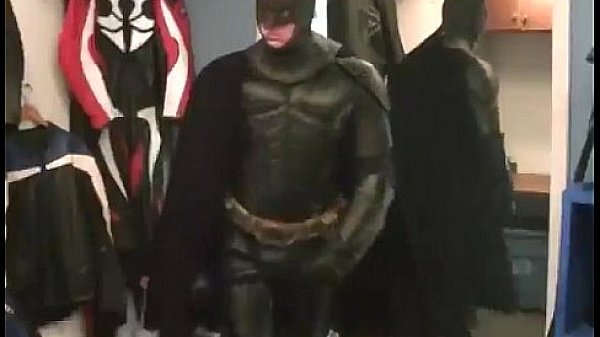 Batdude jerking in the house 