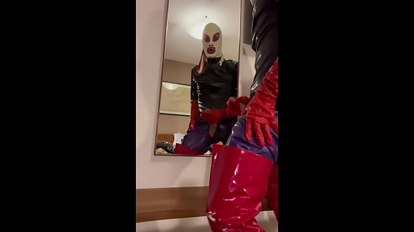 Play MP4 - Cumshot in total rubber