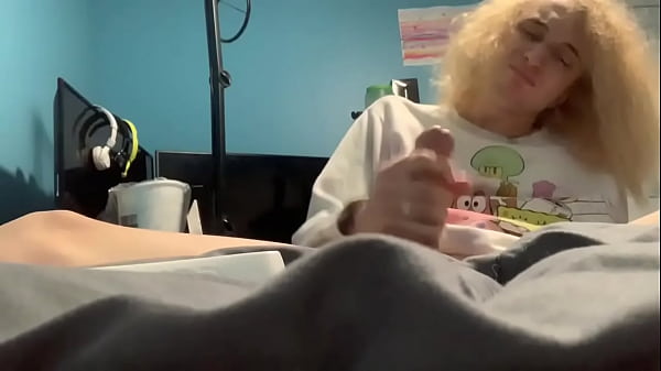 Play MP4 - Trans sissy femboy cums and plays with a cute dildo