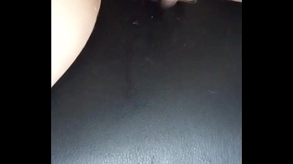 Moglie incinta si eccita e sborra come una troia 