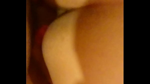 Cogiéndome a la prima de mi_amigo por el_culo y llenandoselo de leche