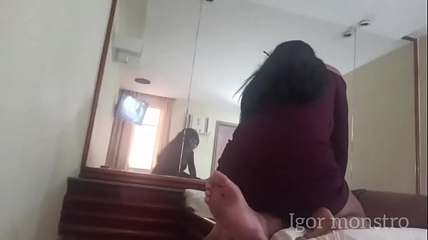 Play MP4 - Conheci uma gostosa na grava&ccedil;&atilde;o na casa do meu padrinho L&eacute;o ogro e no final a levei para o hotel