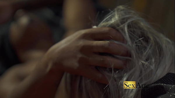 Se aproveitando como pode do pau preto