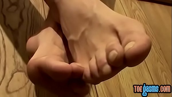 Play MP4 - Toes loving Bentley jerking off big cock solo cumshot