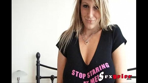 Busty babe Demi flashing_tits