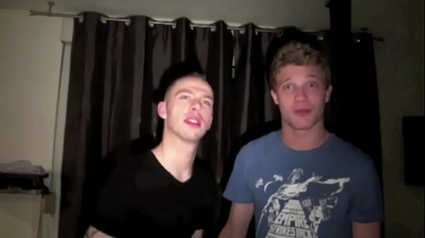 Jeune Lascar Actif Se Fait Niquer Le Cul Par Son Pote Blond thumbnail