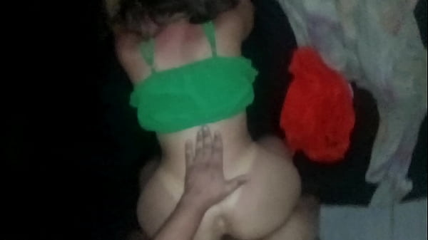 Meu_amigo saiu pra jogar futebol A namorada_dele me_convidoupra conversar na casa deles Umamulher_dessa não se pode deixar sozinha Loira_bunda grande e cintura fina Vídeo Amador Real