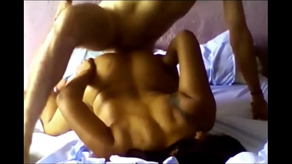 Claudiamuy puta montada hermosa y entrega el culo acabandose