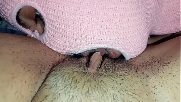 Casallombra chupando gostoso a buceta da minha esposa e depois uma bela gozada 