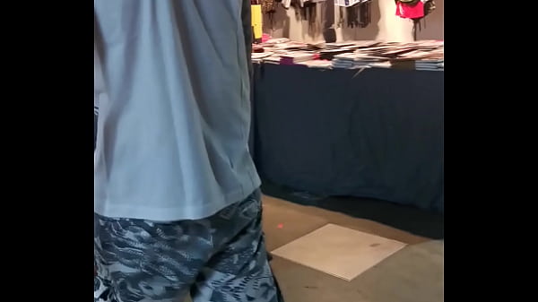 Nonton Dans 1h Sortie D'une Vid&eacute;o Exclusive : J'ai Film&eacute; Un Strip Tease Priv&eacute; Avec ... thumbnail