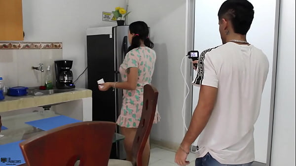 Latina Cachonda De Gran Culo Es Follada Por Carpintero En Casa De Su Marido thumbnail