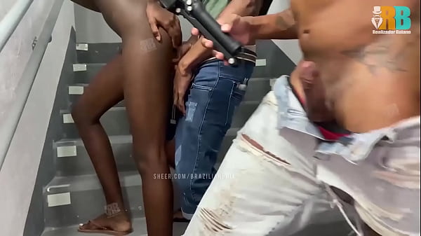 Marido cuckold corno manso levou a esposa sem calcinha pra visitar o comedor realizador baiano acabamos fudendo na escada v&iacute;deo completo sheer xvideos red